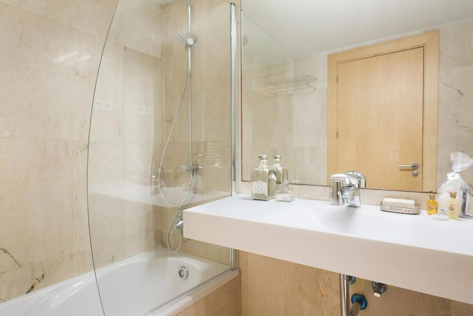 My Space Emirates - Executive Apartments With Private Balcony Barcelone 0*,