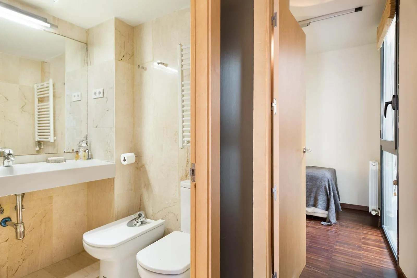 My Space Emirates - Executive Apartments With Private Balcony Barcelone