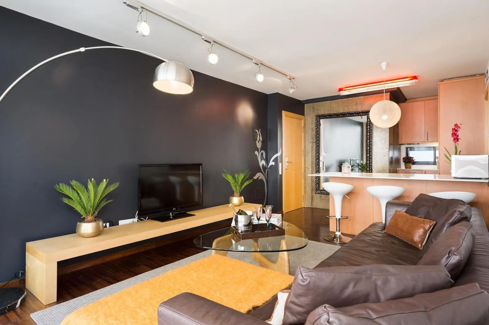 My Space Emirates - Executive Apartments With Private Balcony Barcelone