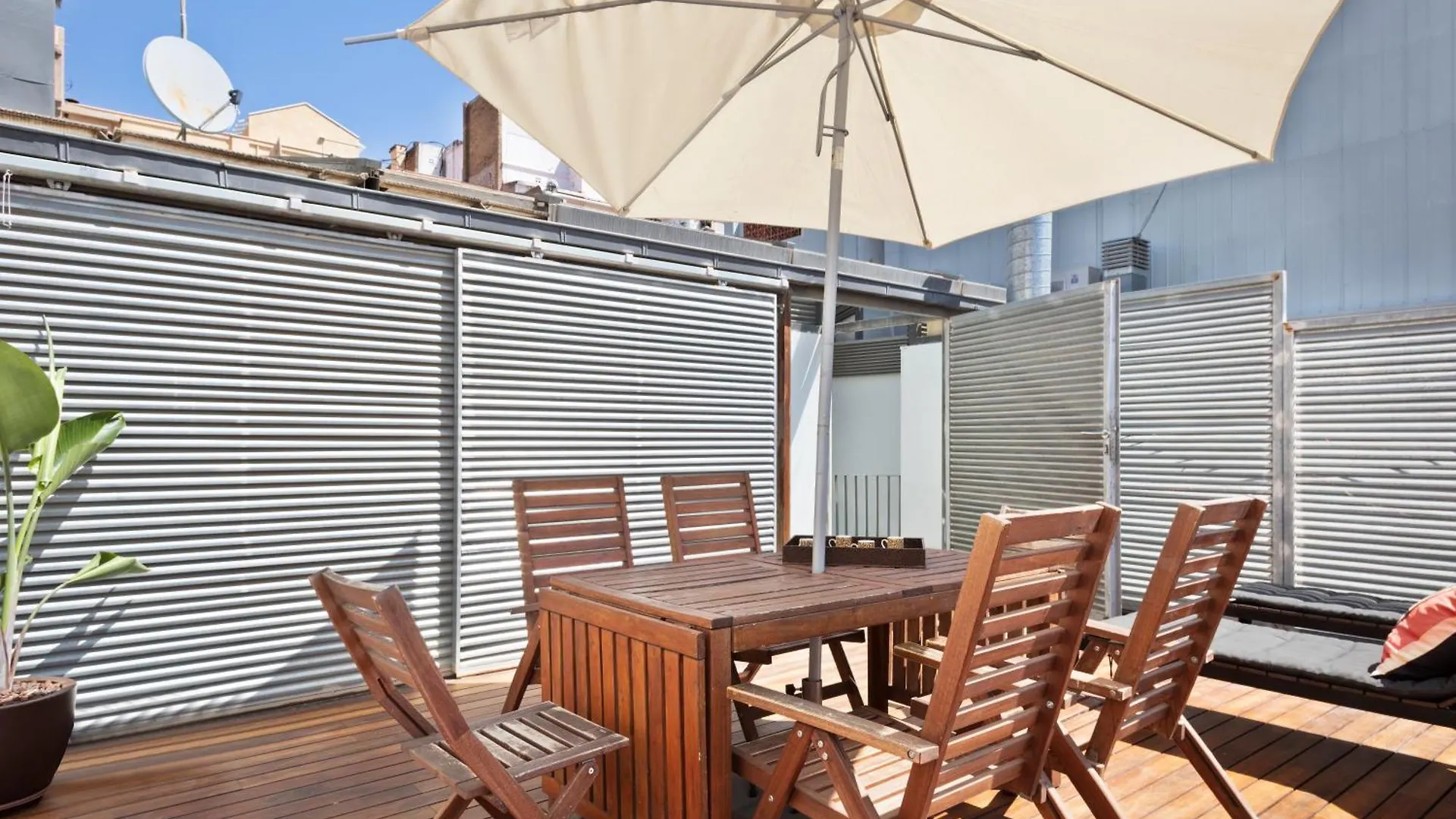 My Space Emirates - Executive Apartments With Private Balcony Barcelone