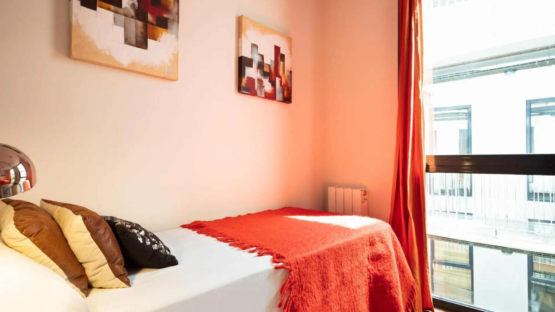 My Space Emirates - Executive Apartments With Private Balcony Barcelone