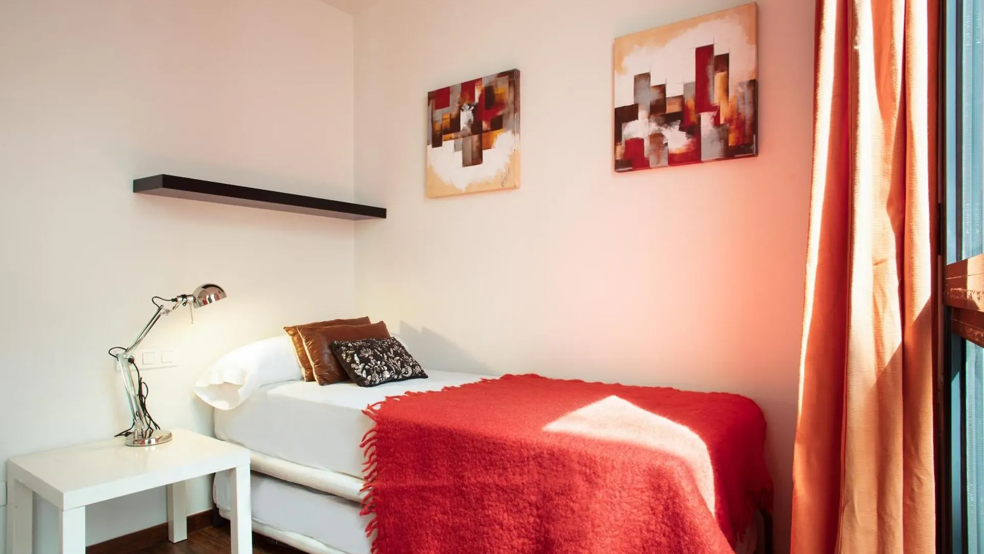 My Space Emirates - Executive Apartments With Private Balcony Barcelone