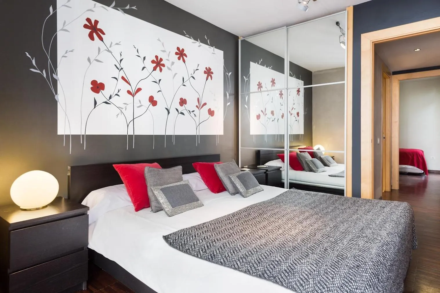 My Space Emirates - Executive Apartments With Private Balcony Barcelone