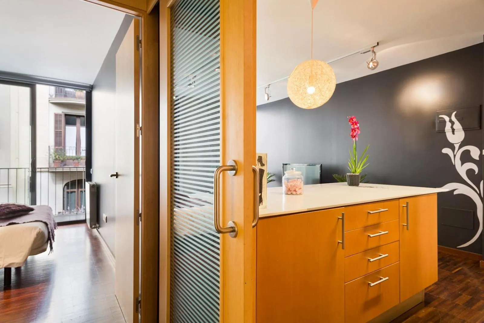My Space Emirates - Executive Apartments With Private Balcony Barcelone